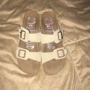 Slide sandals gently used in good conditon